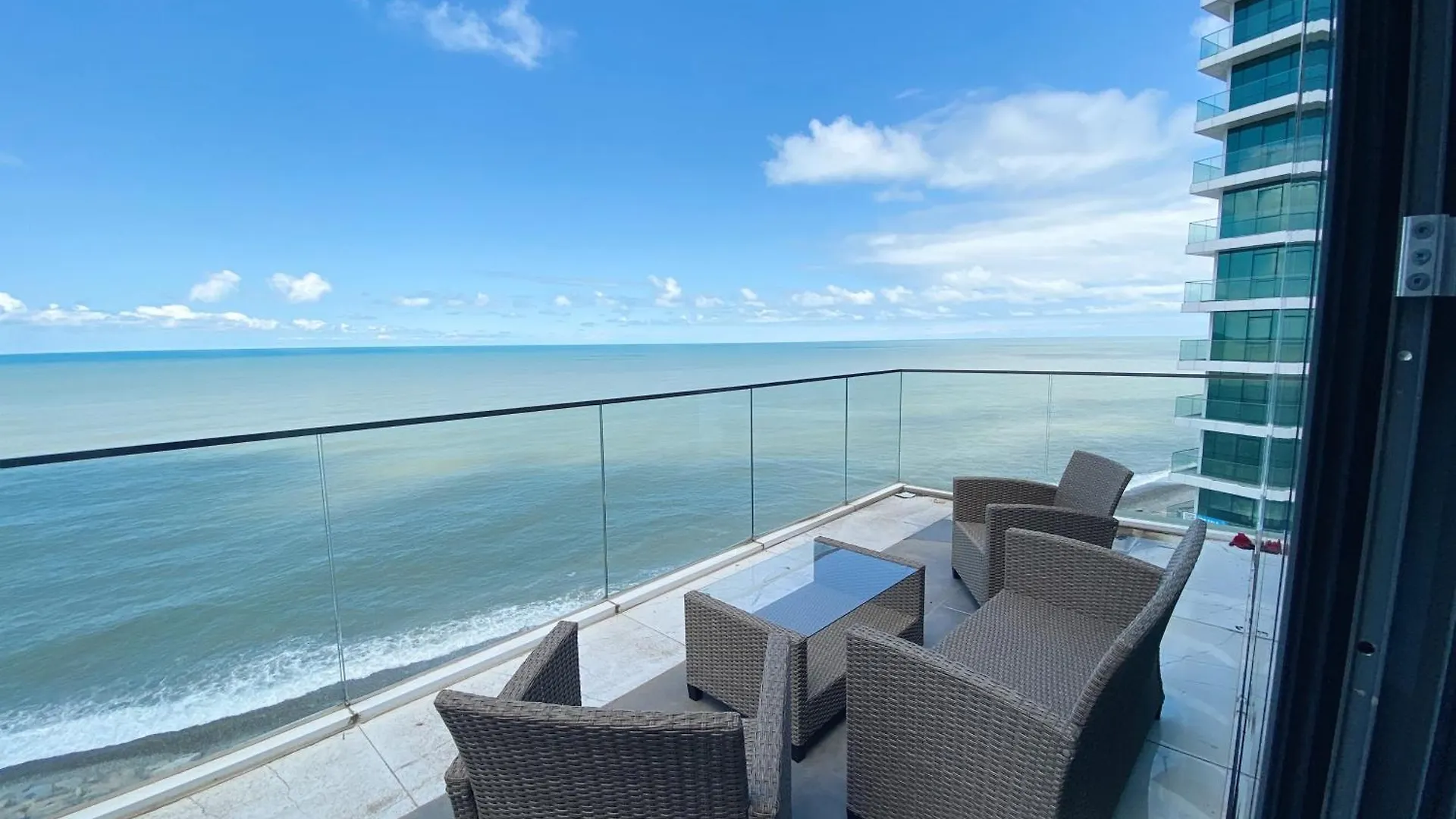 Luxurious Apartment With Panoramic Seaview Batumi
